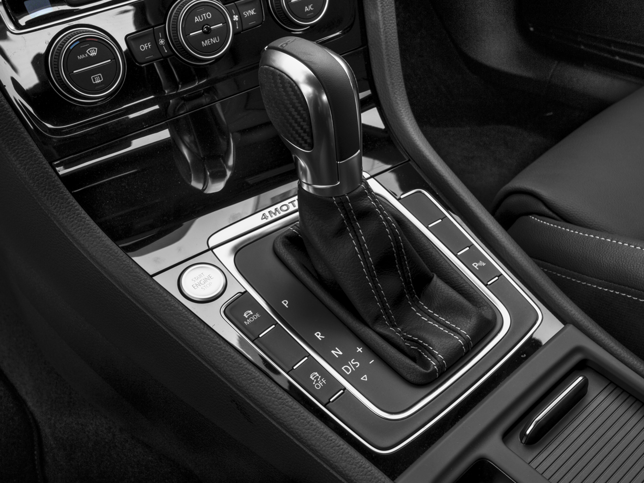 2016 Volkswagen Golf R Hatchback Sedan 4D