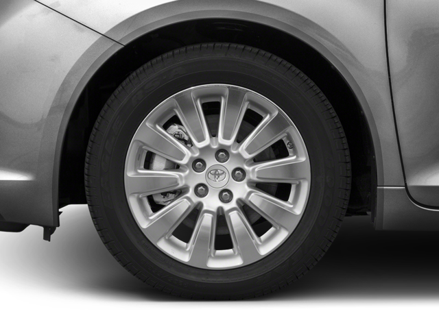 2017 Toyota Sienna XLE Premium Minivan 4D