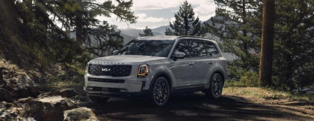 Side view of a 2022 Kia Telluride off road