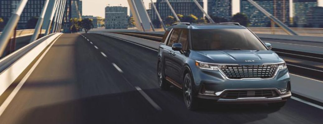 front view of the 2023 Kia Carnival MPV
