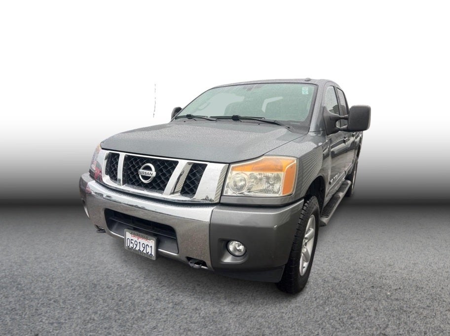 2013 Nissan Titan Crew Cab SV Pickup 4D 5 1/2 ft