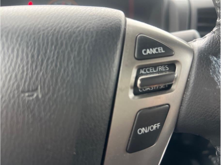 2013 Nissan Titan Crew Cab SV Pickup 4D 5 1/2 ft