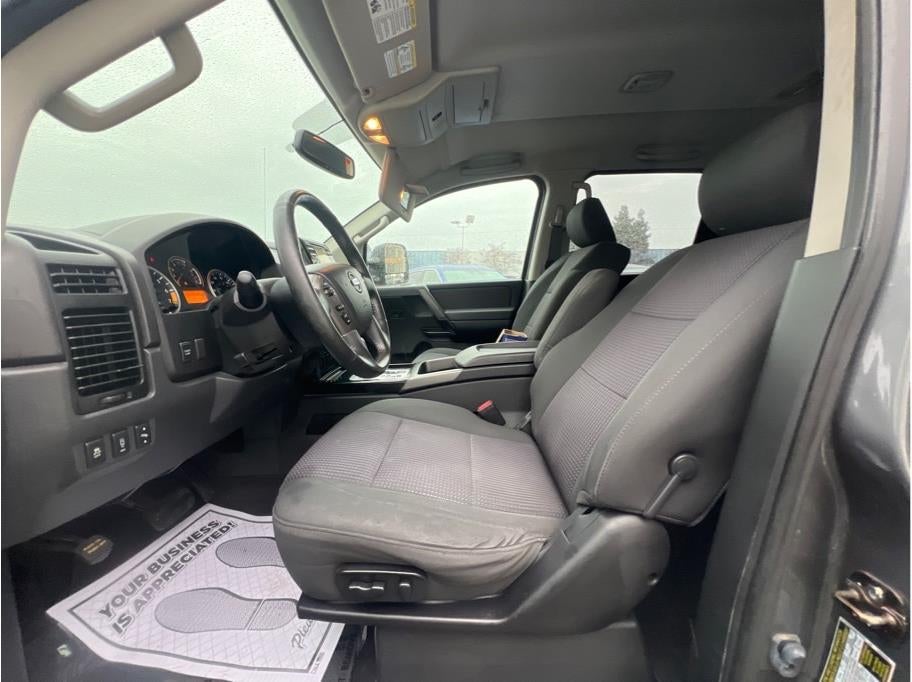 2013 Nissan Titan Crew Cab SV Pickup 4D 5 1/2 ft