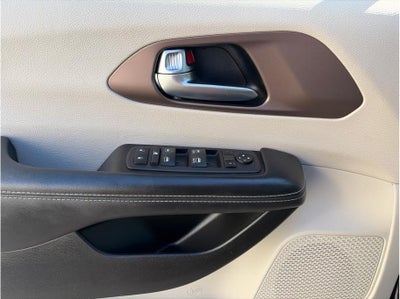 2023 Chrysler Voyager LX Van 4D