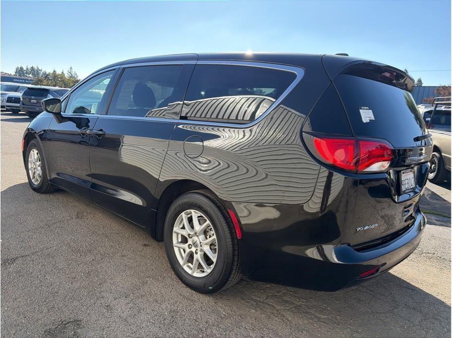 2023 Chrysler Voyager LX Van 4D
