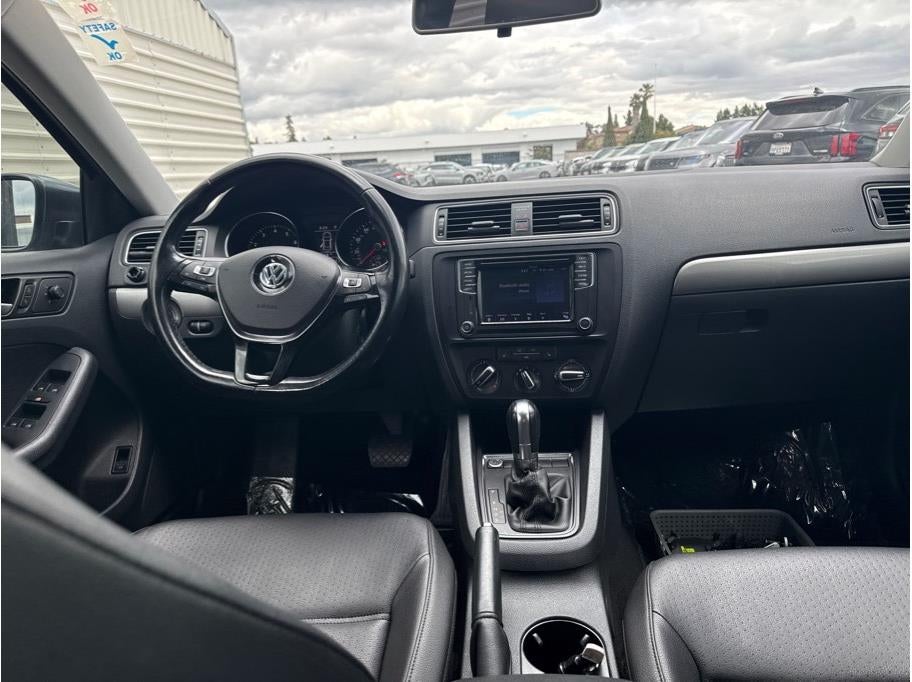 2017 Volkswagen Jetta 1.4T SE Sedan 4D