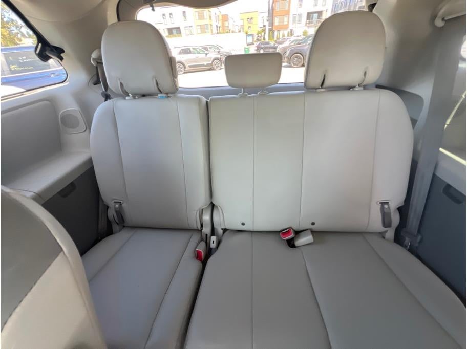 2013 Toyota Sienna Limited Minivan 4D