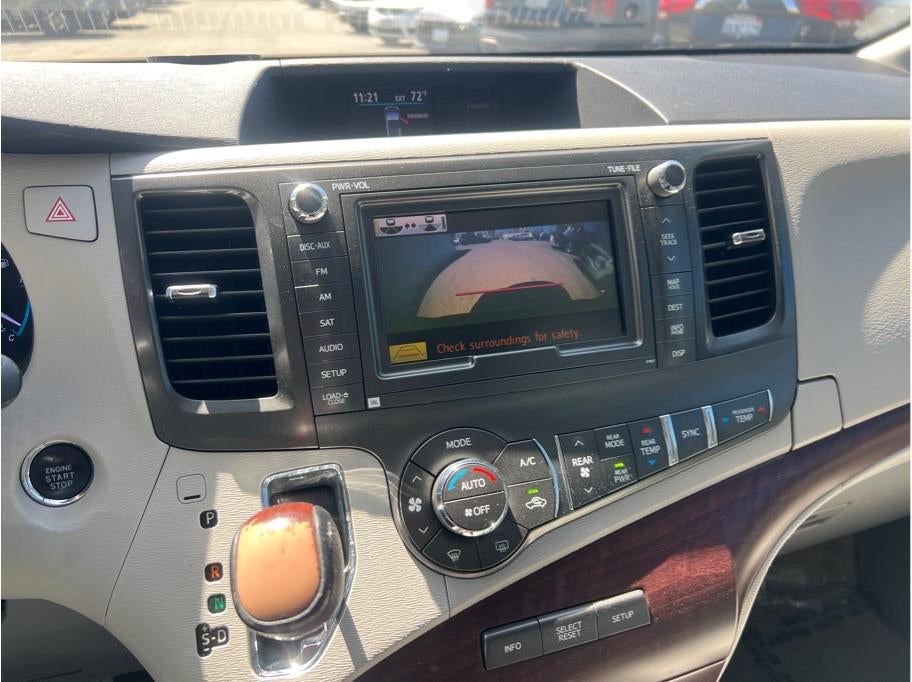 2013 Toyota Sienna Limited Minivan 4D