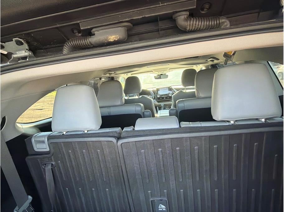 2021 Toyota Highlander XLE Sport Utility 4D