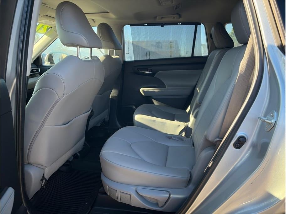 2021 Toyota Highlander XLE Sport Utility 4D