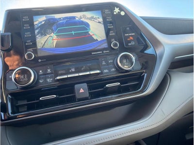 2021 Toyota Highlander XLE Sport Utility 4D