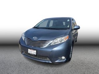 2017 Toyota Sienna XLE Premium Minivan 4D