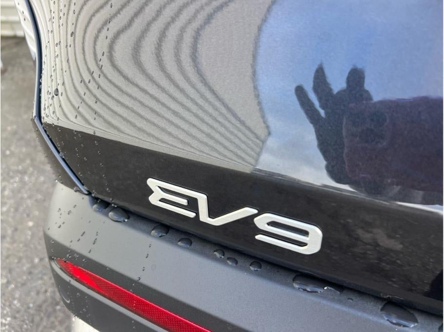 2026 Kia EV9 Light Long Range