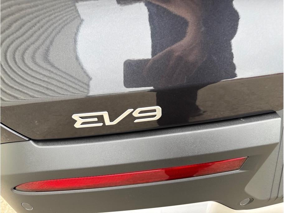 2026 Kia EV9 Light Long Range