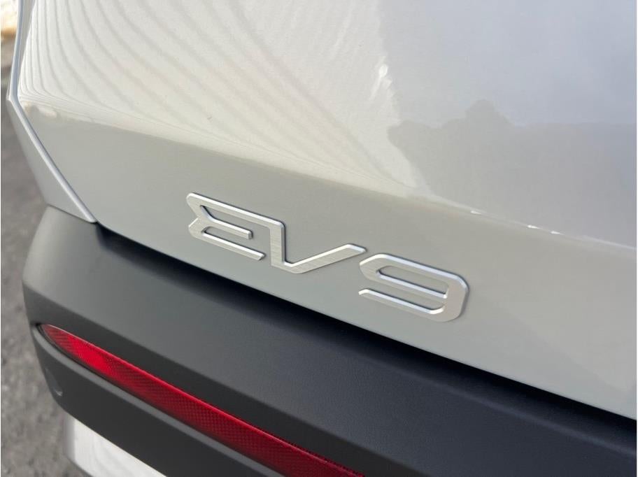 2026 Kia EV9 Light Long Range