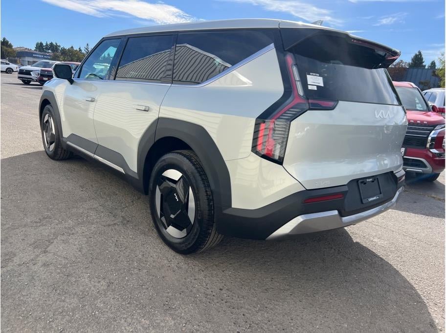 2026 Kia EV9 Light Long Range