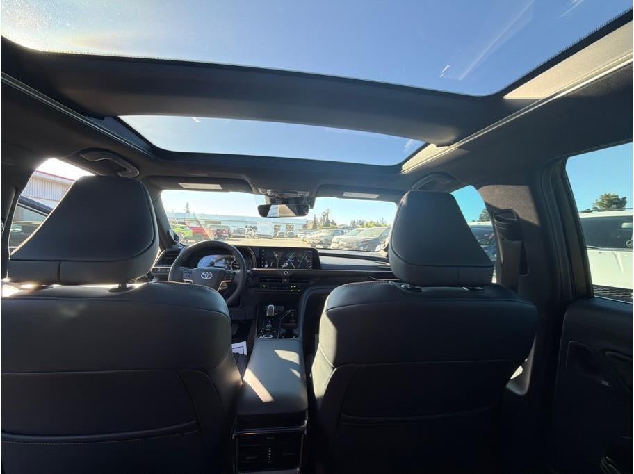 2025 Toyota Crown Platinum Sedan 4D