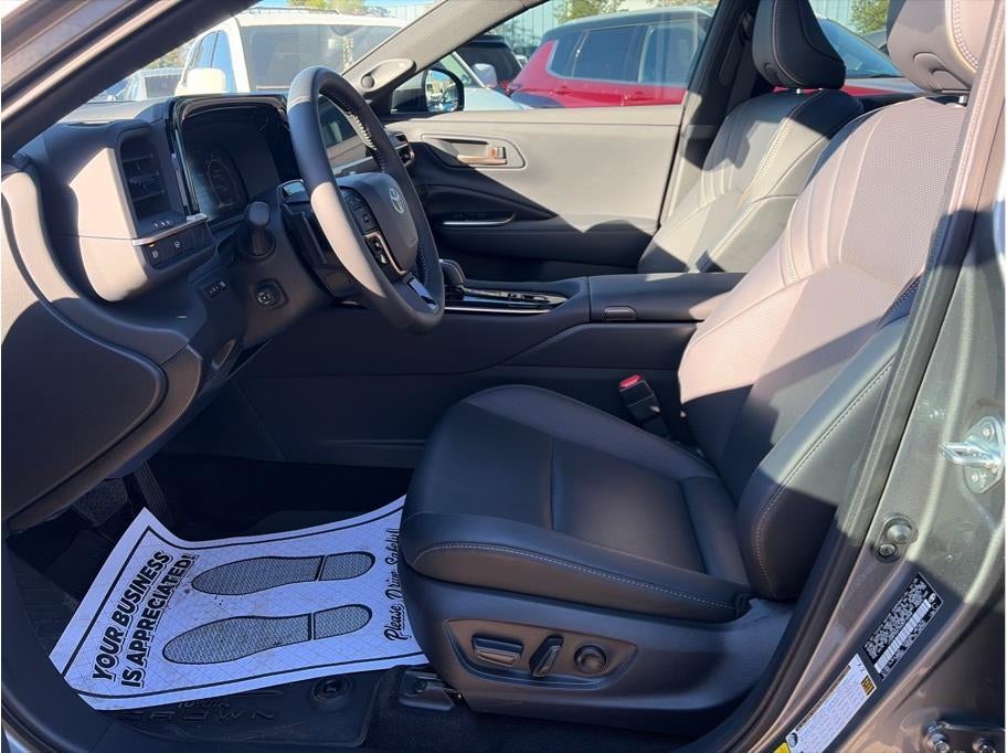 2025 Toyota Crown Platinum Sedan 4D