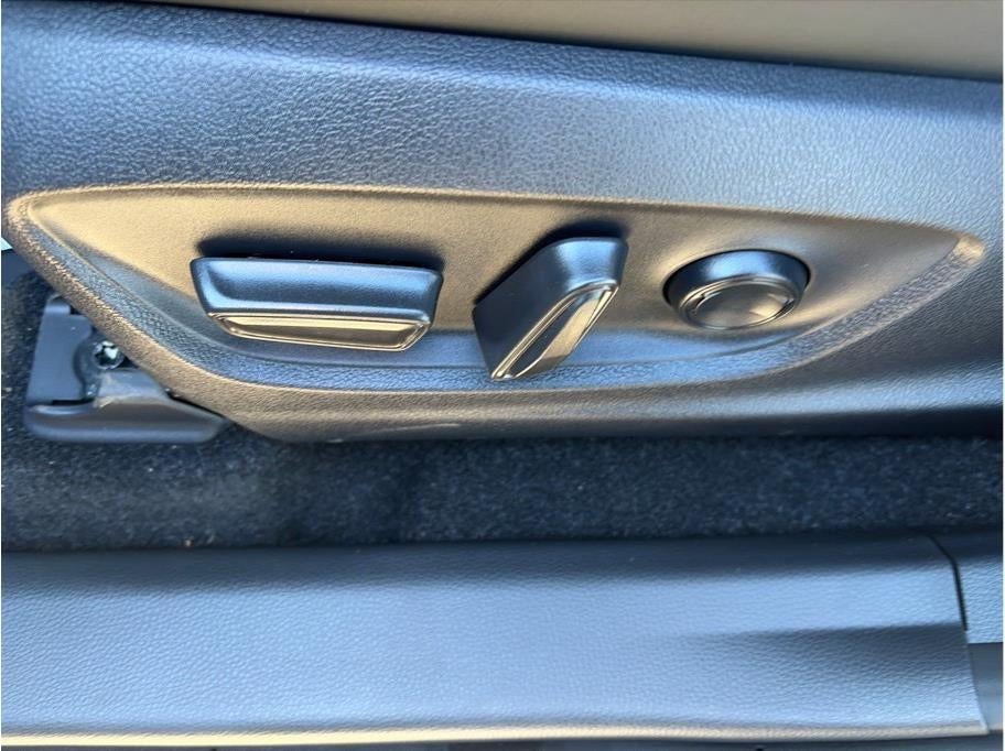 2025 Toyota Crown Platinum Sedan 4D