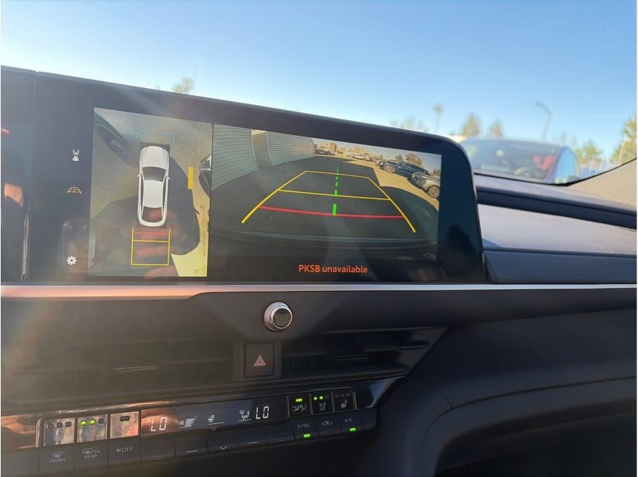 2025 Toyota Crown Platinum Sedan 4D