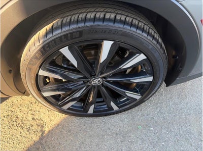 2025 Toyota Crown Platinum Sedan 4D