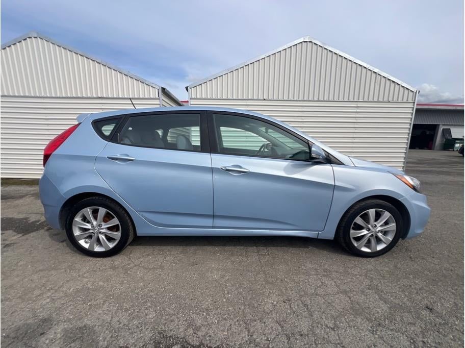 2013 Hyundai Accent SE Hatchback 4D