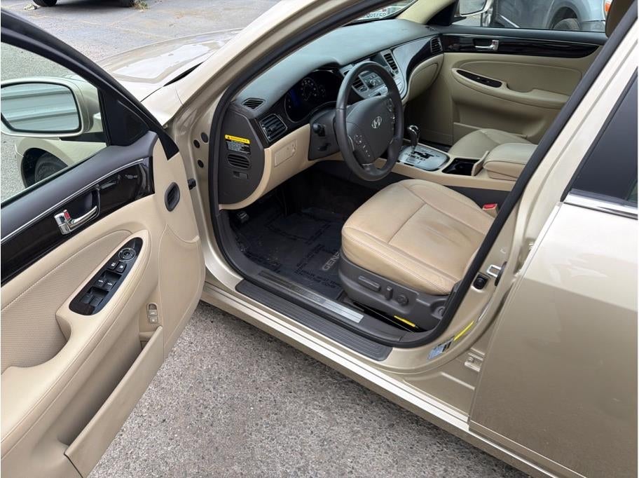 2011 Hyundai Genesis 3.8 Sedan 4D
