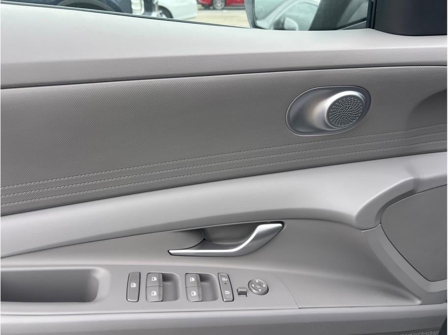 2026 Hyundai Elantra SE Sedan 4D
