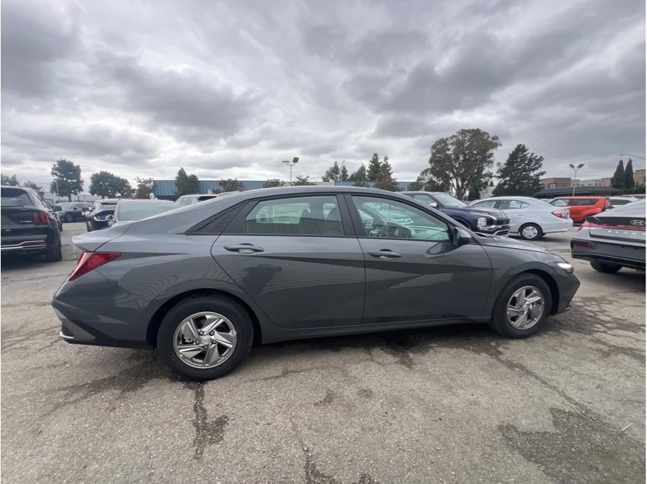 2026 Hyundai Elantra SE Sedan 4D