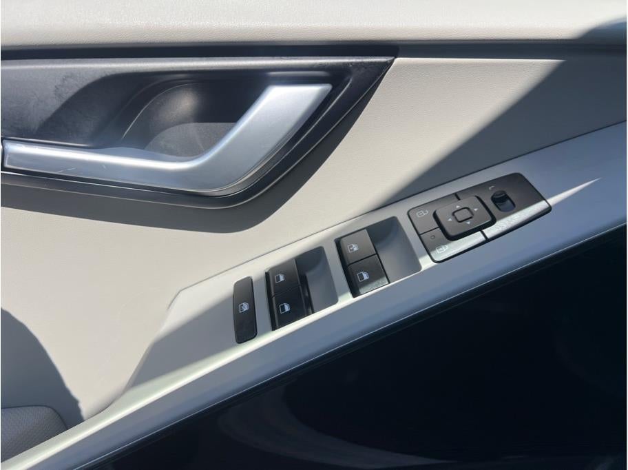 2023 Kia Niro EV Wind Wagon 4D
