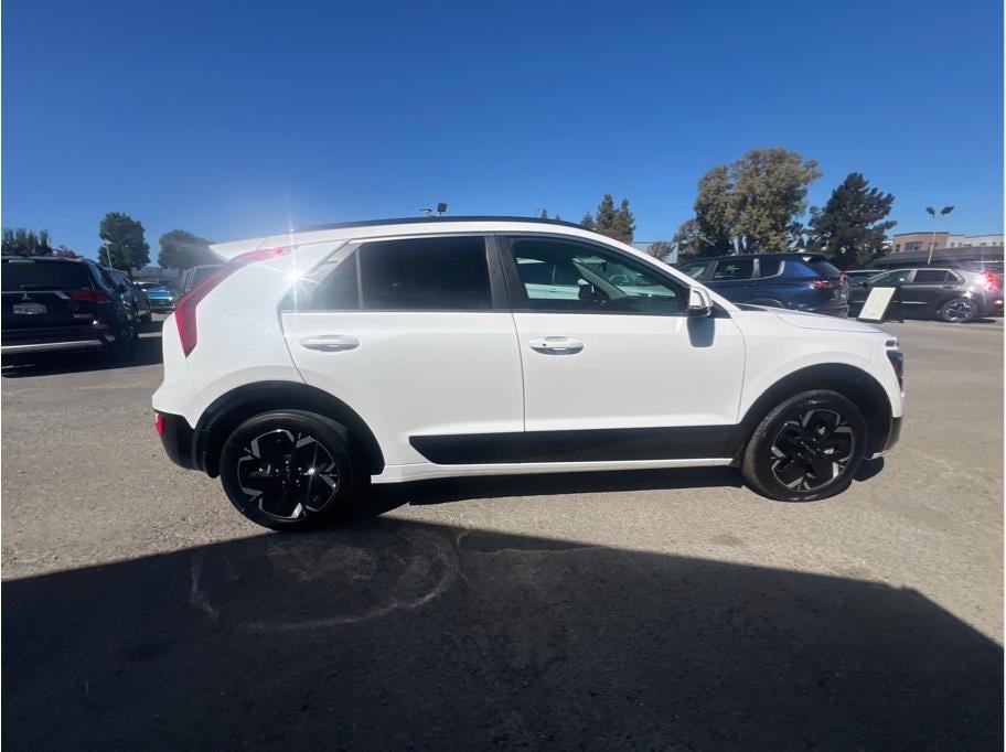 2023 Kia Niro EV Wind Wagon 4D