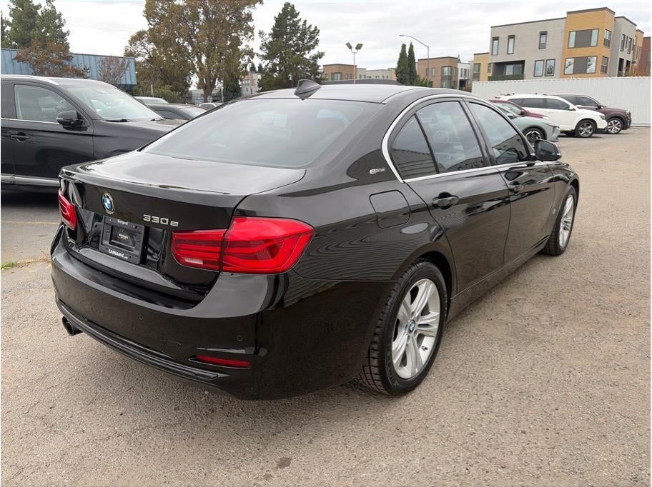 2017 BMW 3 Series 330e iPerformance Sedan 4D