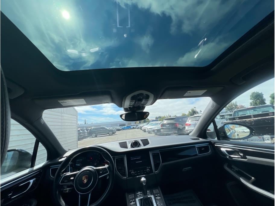 2018 Porsche Macan Sport Utility 4D