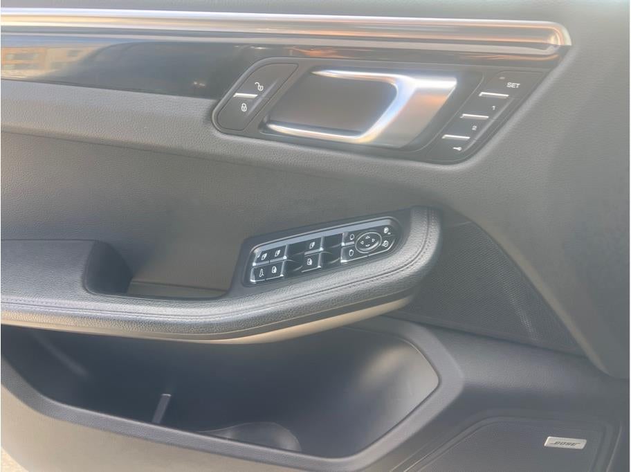 2018 Porsche Macan Sport Utility 4D