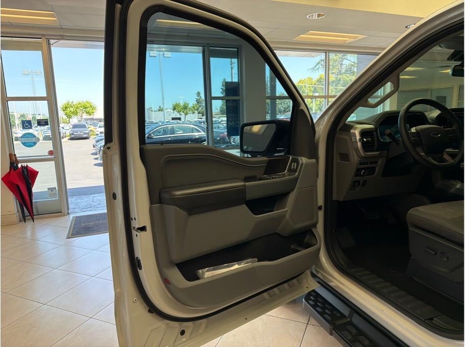 2023 Ford F150 Lightning XLT Pickup 4D 5 1/2 ft
