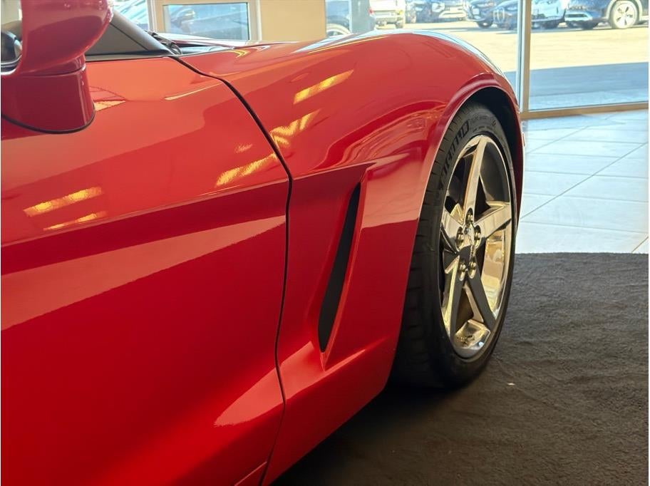 2005 Chevrolet Corvette Convertible 2D