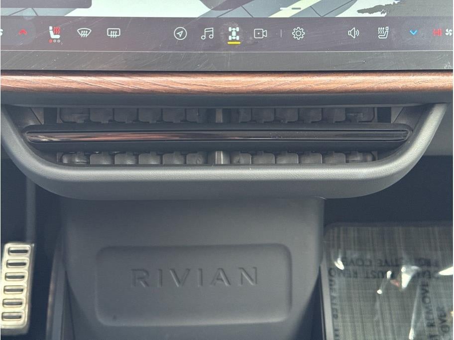 2022 Rivian R1T Adventure Pickup 4D 4 1/2 ft