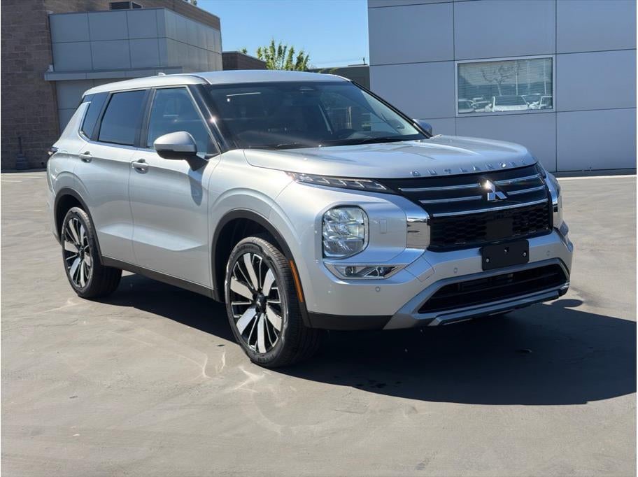 2025 Mitsubishi Outlander SE Sport Utility 4D