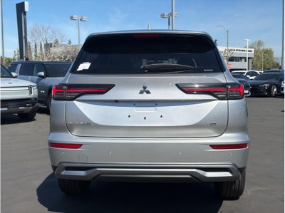 2025 Mitsubishi Outlander SE Sport Utility 4D