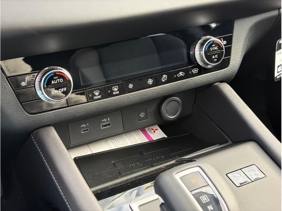 2025 Mitsubishi Outlander PHEV SE Tech Package