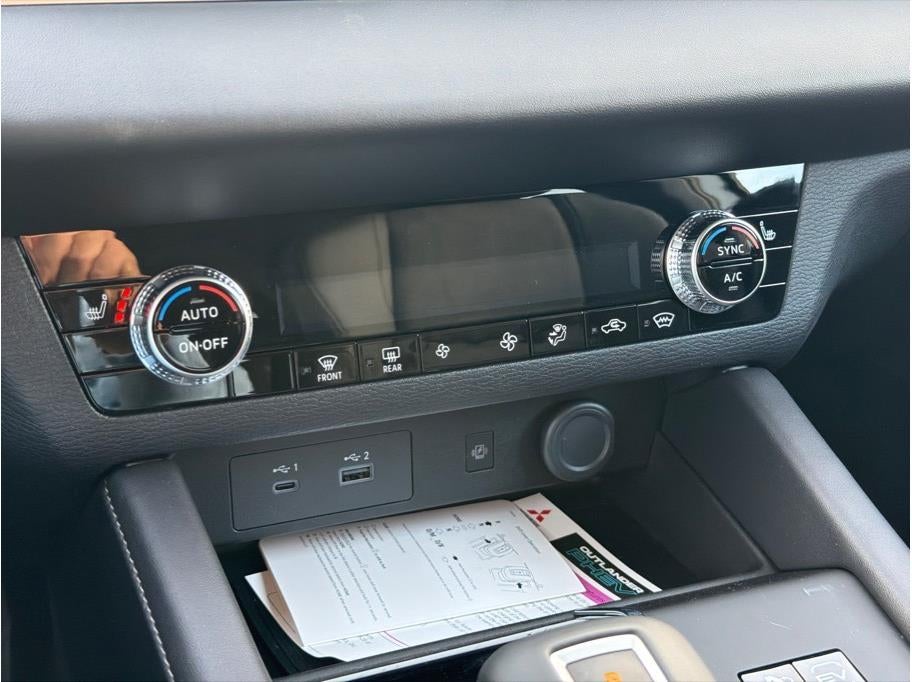 2025 Mitsubishi Outlander PHEV SE