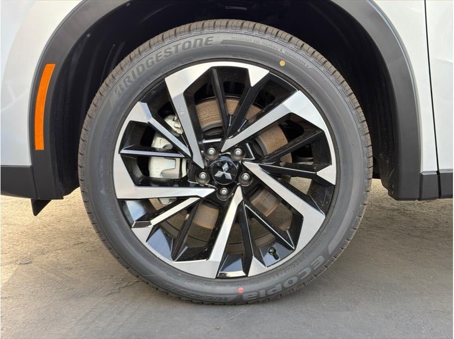 2025 Mitsubishi Outlander PHEV SE