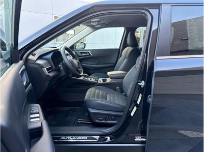 2025 Mitsubishi Outlander PHEV SE