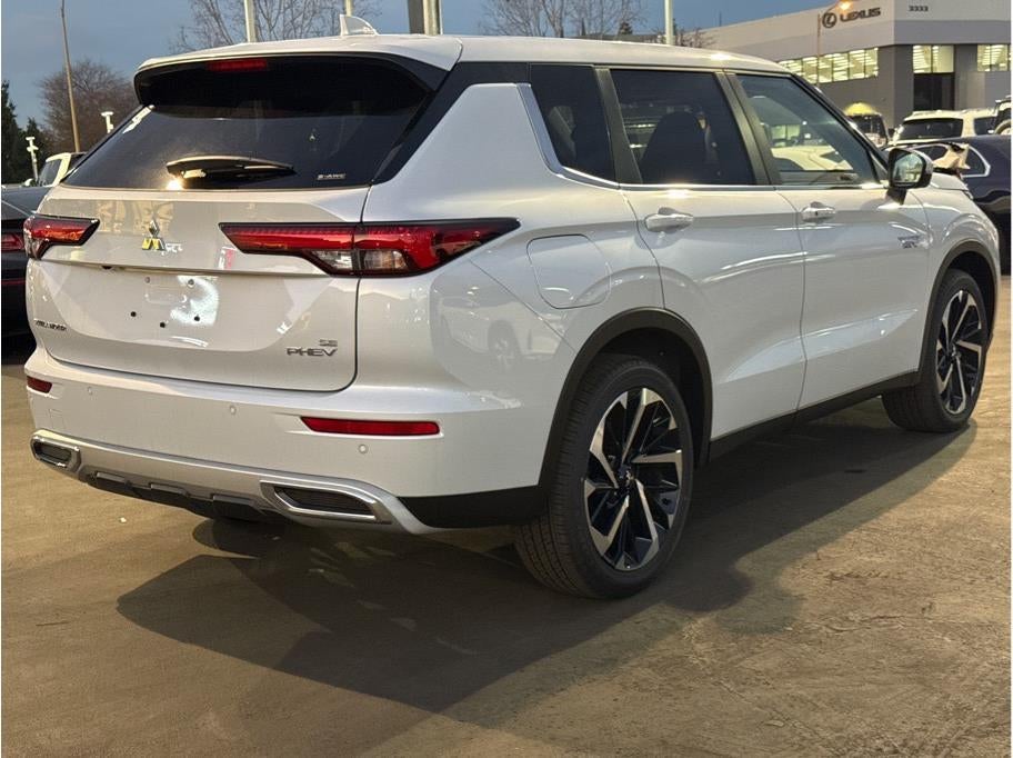 2025 Mitsubishi Outlander PHEV SE