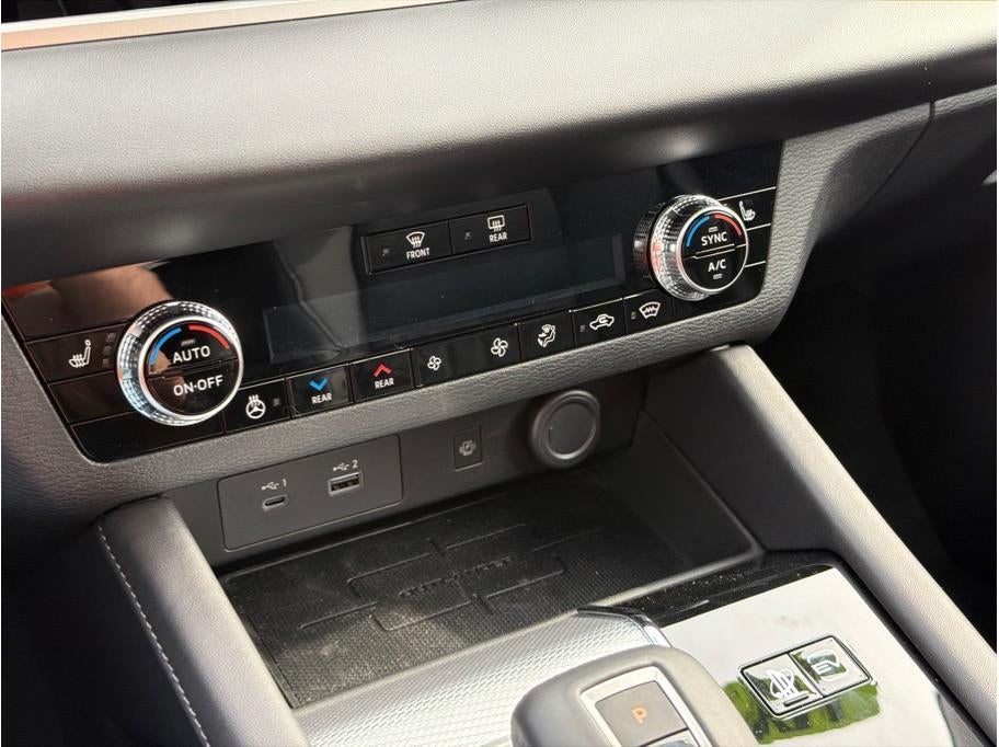 2025 Mitsubishi Outlander PHEV SEL