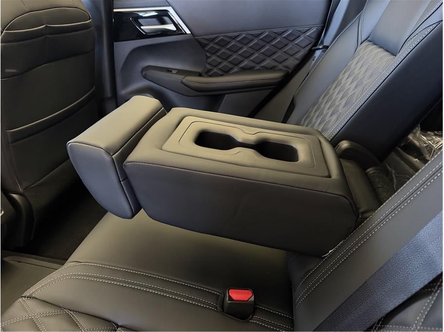 2025 Mitsubishi Outlander PHEV SEL