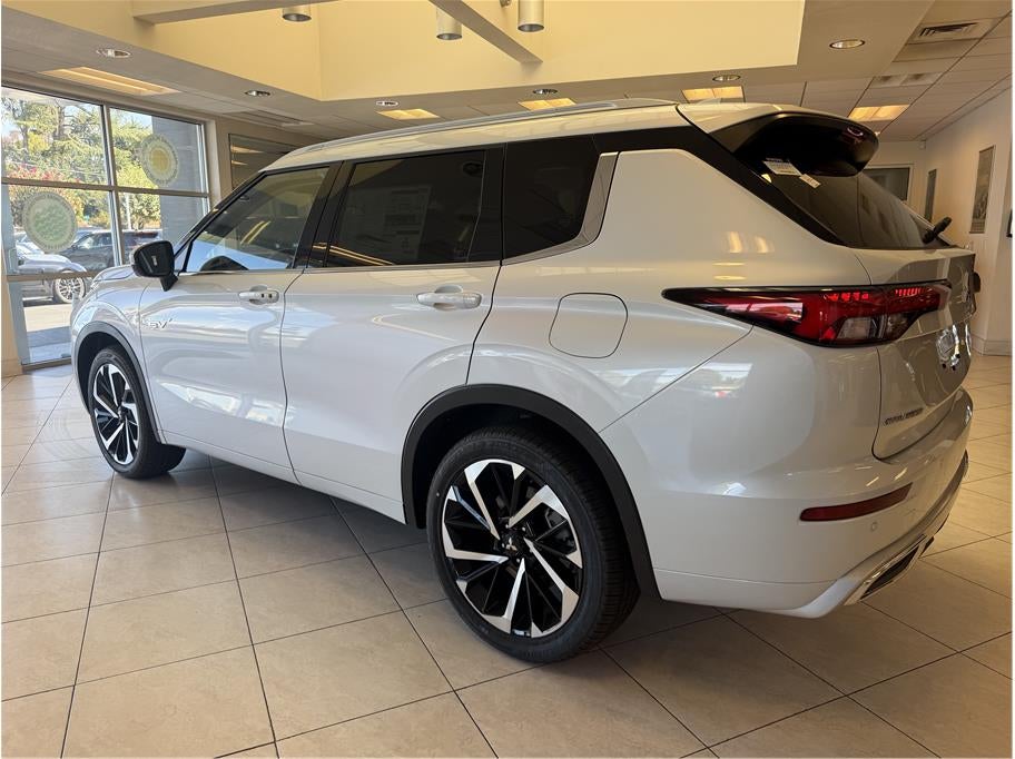 2025 Mitsubishi Outlander PHEV SEL