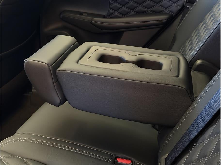 2025 Mitsubishi Outlander PHEV SEL Sport Utility 4D