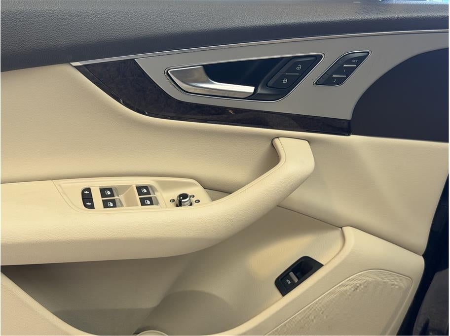 2019 Audi Q7 45 TFSI Premium Sport Utility 4D