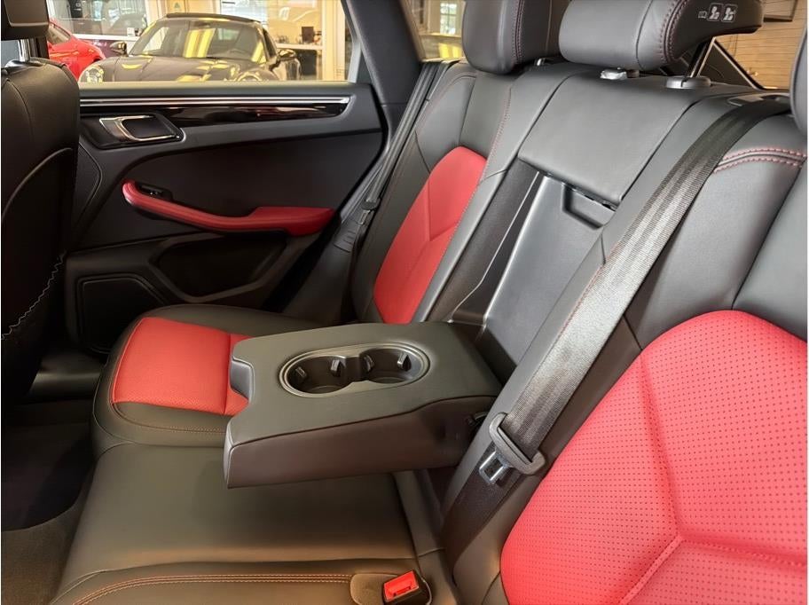 2019 Porsche Macan Sport Utility 4D